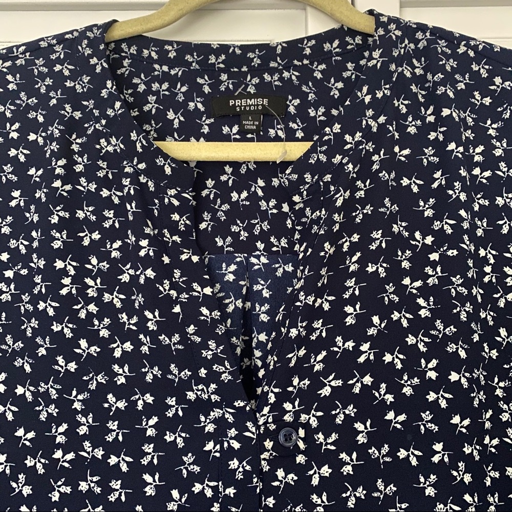 Premise long sleeved blouse navy blue. Size L - Picture 3 of 6
